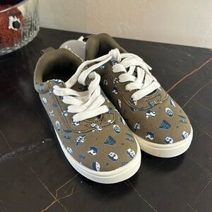 New with Tag Gap kids Star Wars tennis shoes green with characters Sz 12